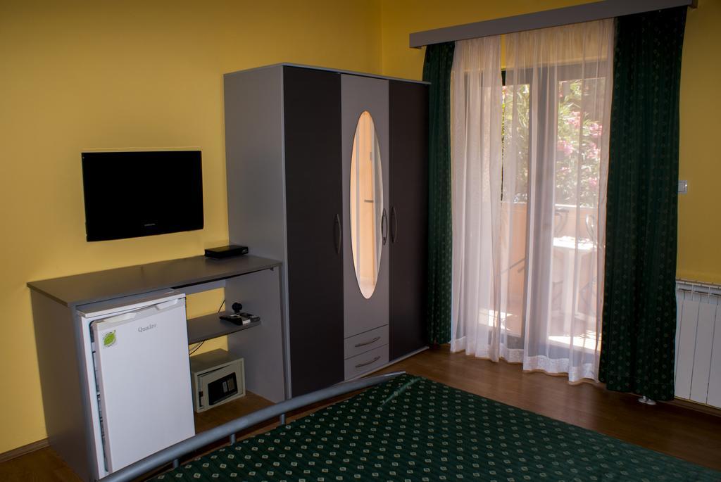 Pansion Ana Hotel Mali Lošinj Kültér fotó